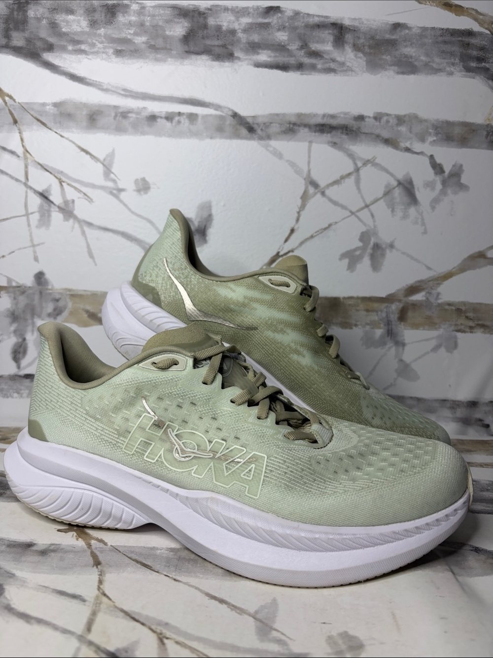 Hoka One One Mach 6
